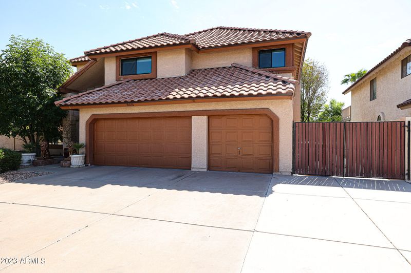 8631 S Hazelton Ln, Tempe, AZ 85284