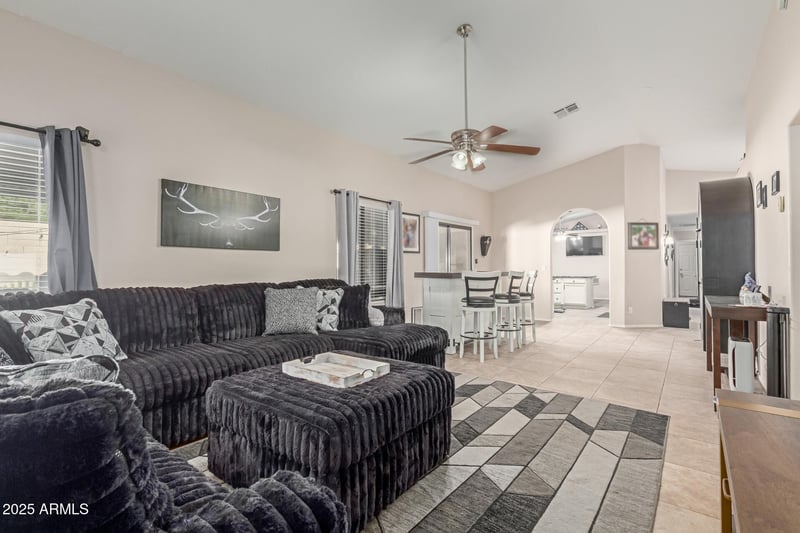 8634 Country Gables Dr, Peoria, AZ 85381
