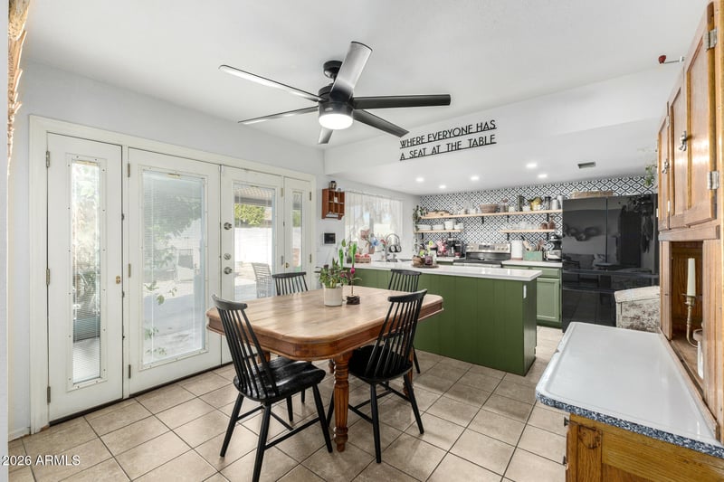 864 W Kilarea Ave, Mesa, AZ 85210