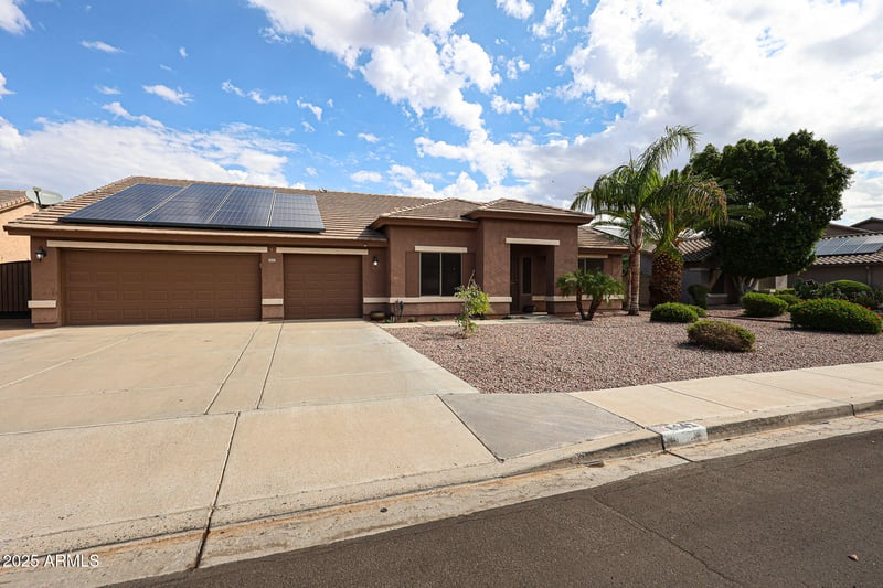 8642 Salter Dr, Peoria, AZ 85382