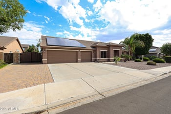 8642 Salter Dr, Peoria, AZ 85382