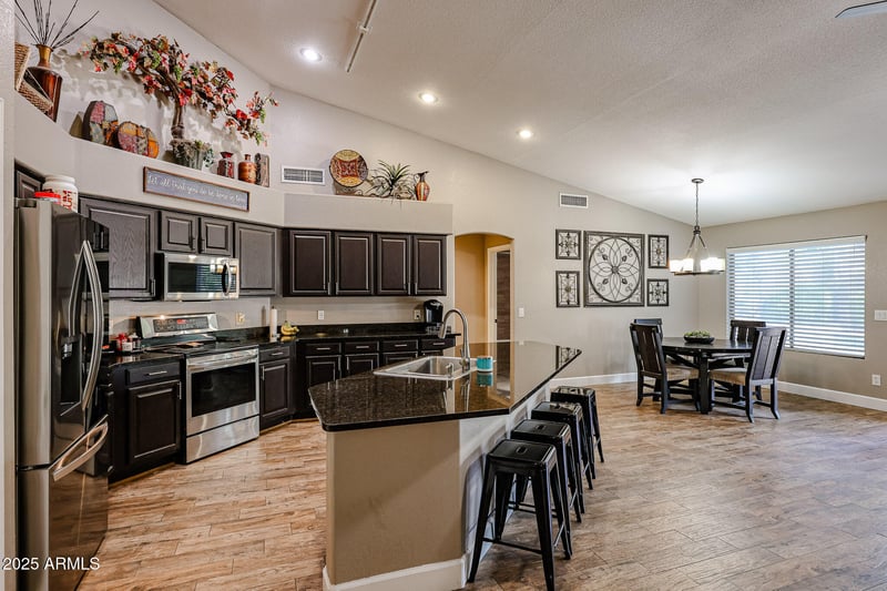 8642 Salter Dr, Peoria, AZ 85382
