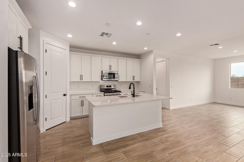 8644 170th Ave, Goodyear, AZ 85338