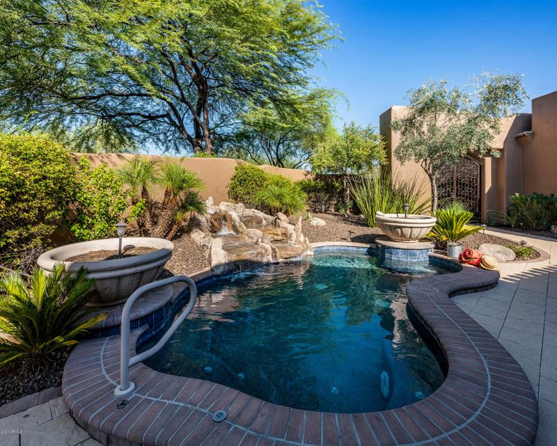 8645 E Staghorn Ln, Scottsdale, AZ 85266