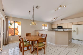 8645 Maui Ln, Peoria, AZ 85381