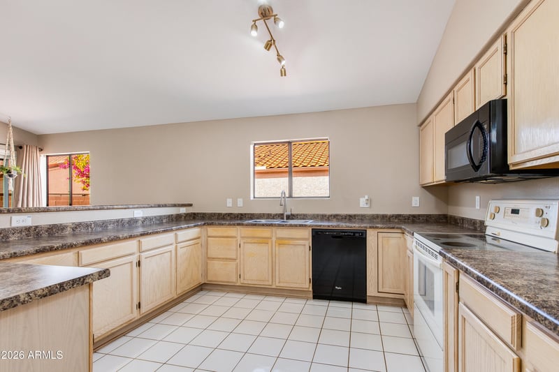 8645 W Maui Ln, Peoria, AZ 85381