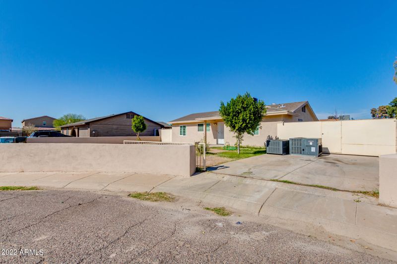 8646 W Heatherbrae Dr, Phoenix, AZ 85037