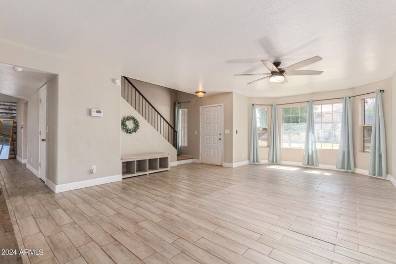 8646 W Holly St, Phoenix, AZ 85037