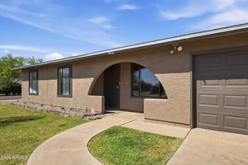 8652 Heatherbrae Dr, Phoenix, AZ 85037