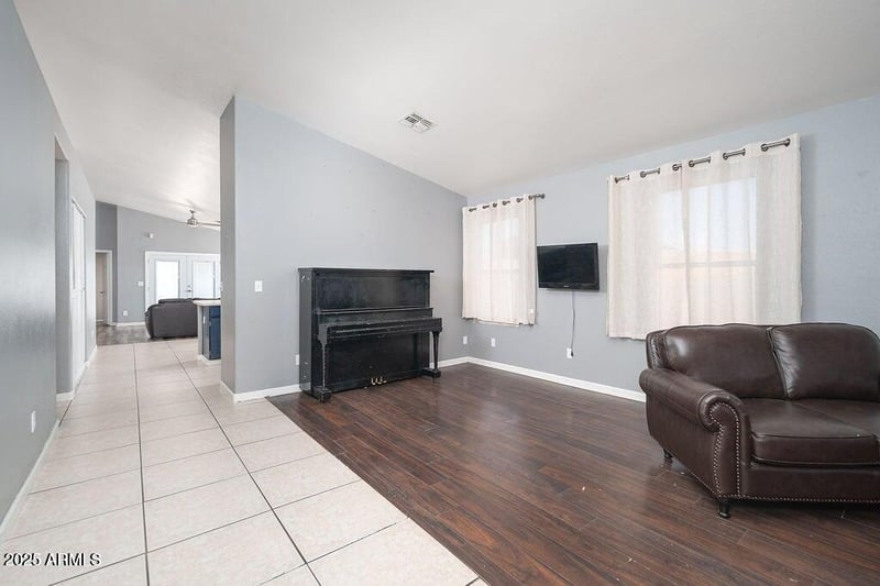 8653 Paradise Ln, Peoria, AZ 85382