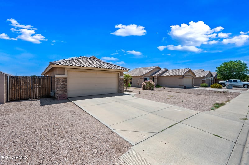 8657 Capri Ave, Mesa, AZ 85208