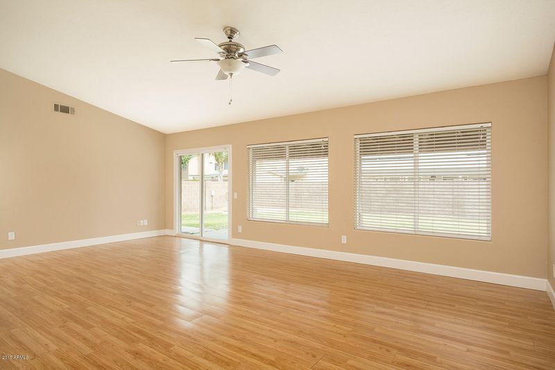 8657 W Willow Ave, Peoria, AZ 85381