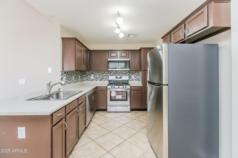 8658 Capri Ave, Mesa, AZ 85208