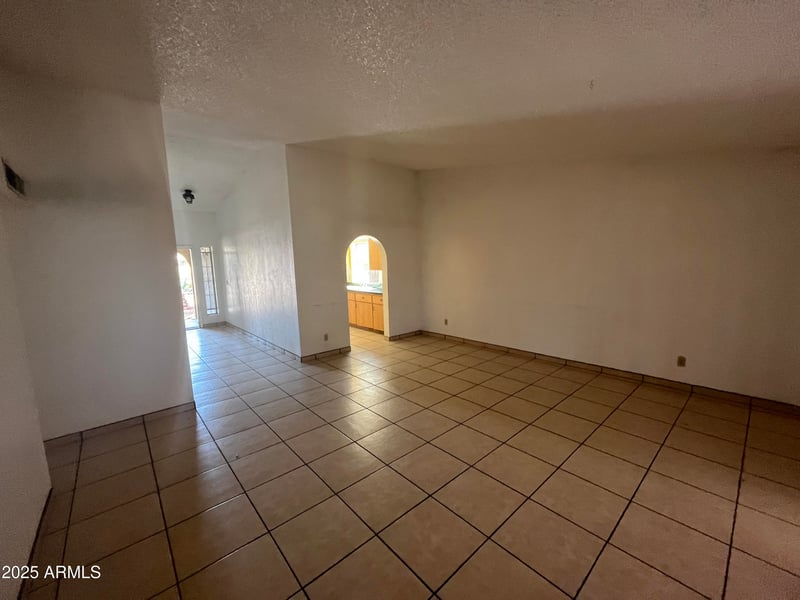 8658 Earll Dr, Phoenix, AZ 85037