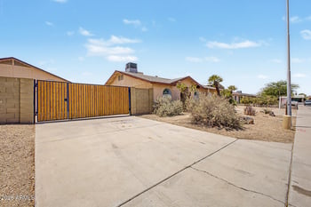 8659 W Earll Dr W, Phoenix, AZ 85037