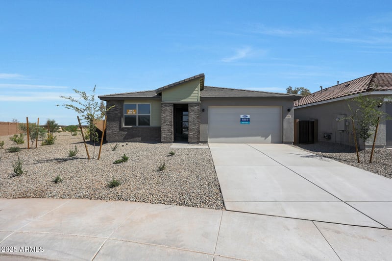 866 Riparian Dr, San Tan Valley, AZ 85140