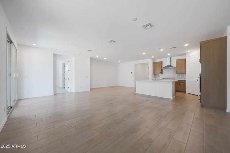 866 Riparian Dr, San Tan Valley, AZ 85140