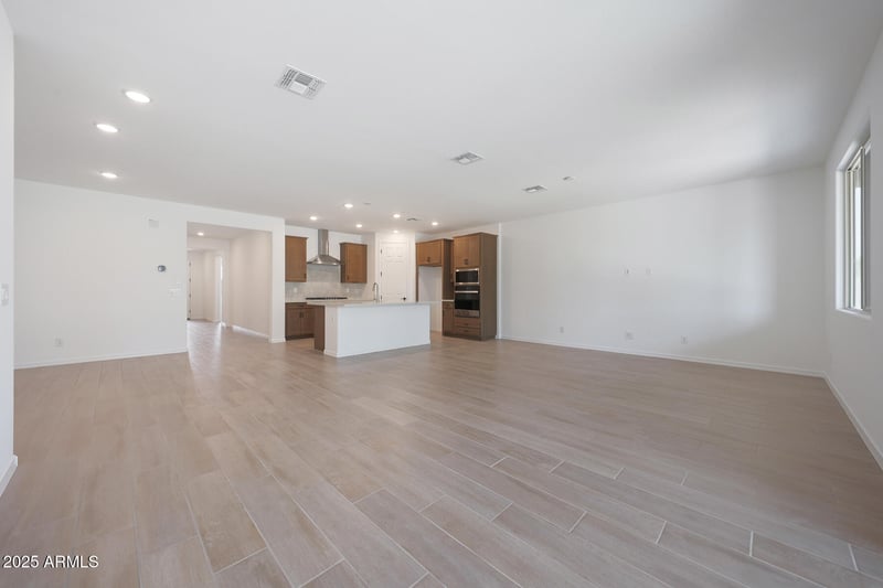 866 Riparian Dr, San Tan Valley, AZ 85140