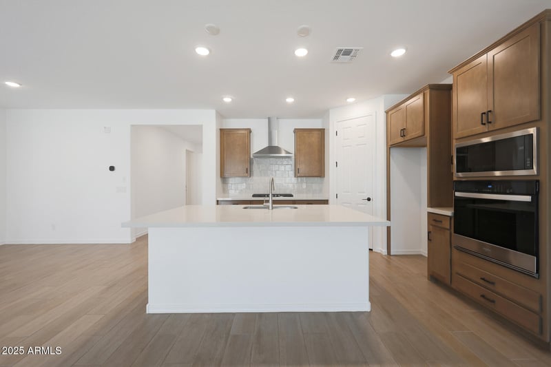 866 Riparian Dr, San Tan Valley, AZ 85140