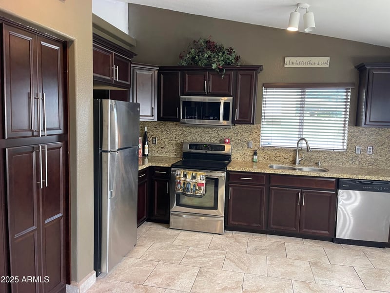 8662 Monte Vista Rd, Phoenix, AZ 85037