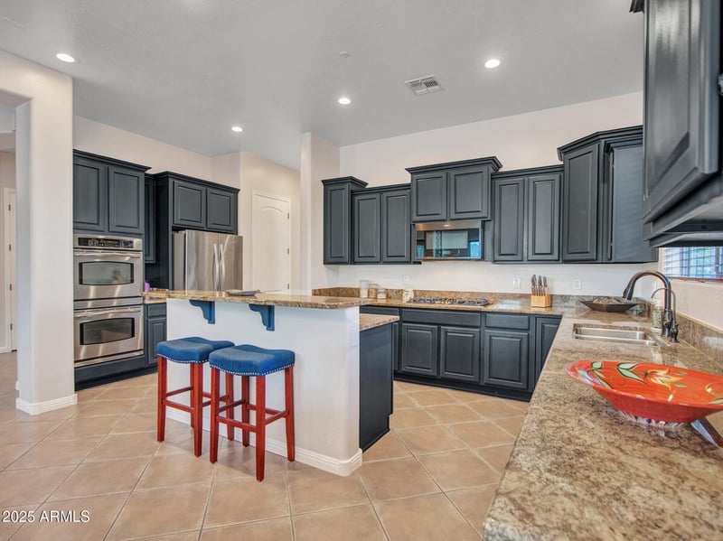 8667 Buckhorn Trl, Peoria, AZ 85383