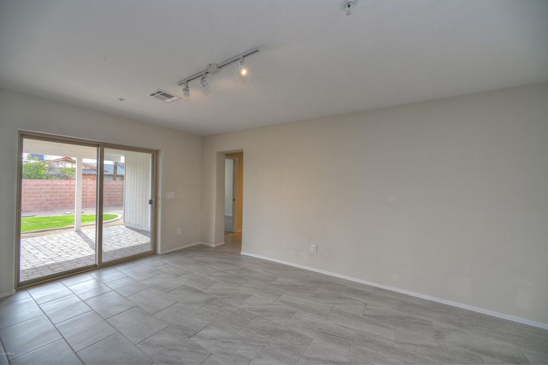 8667 E Roanoke Ave, Scottsdale, AZ 85257