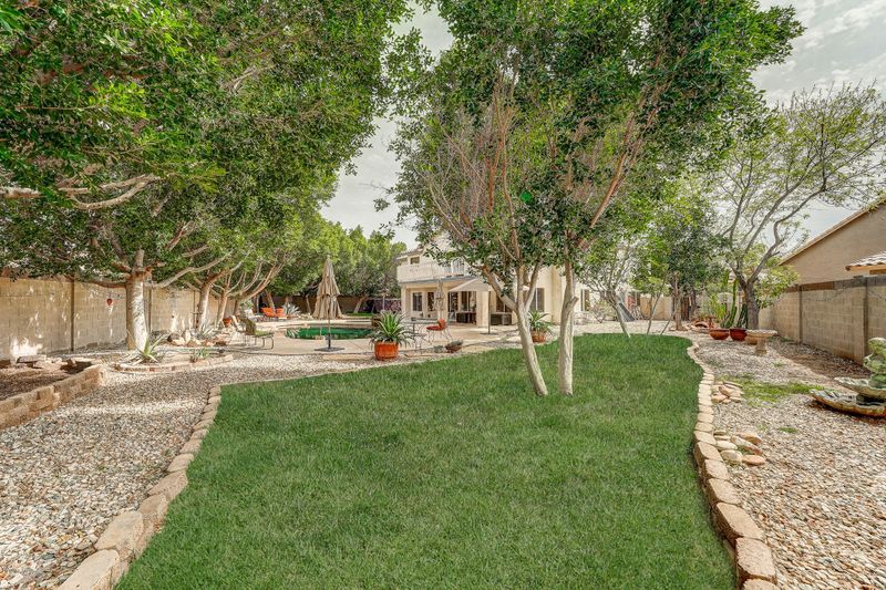 868 W Lobster Trap Dr, Gilbert, AZ 85233