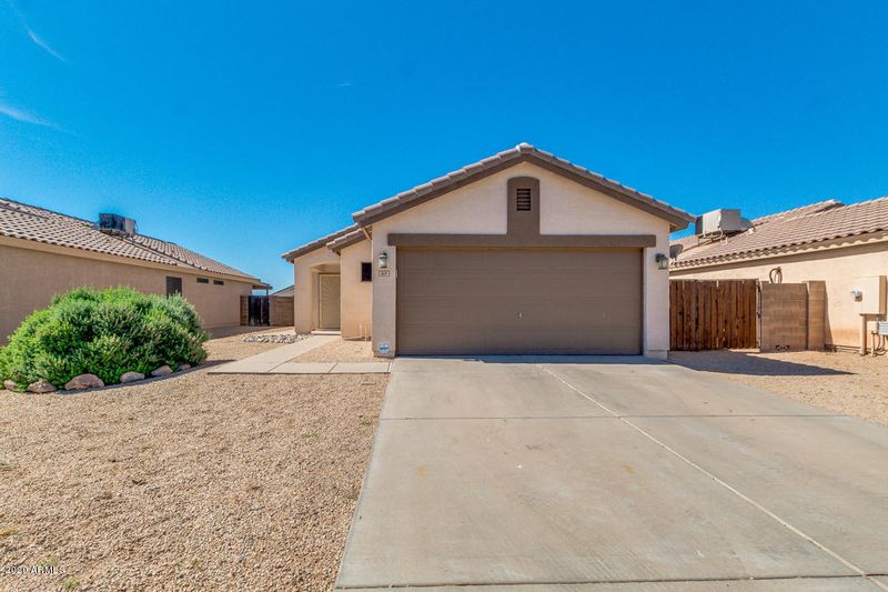 869 E Cochise Cir, Apache Junction, AZ 85119
