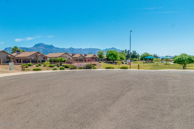 869 E Cochise Cir, Apache Junction, AZ 85119