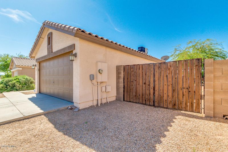 869 E Cochise Cir, Apache Junction, AZ 85119