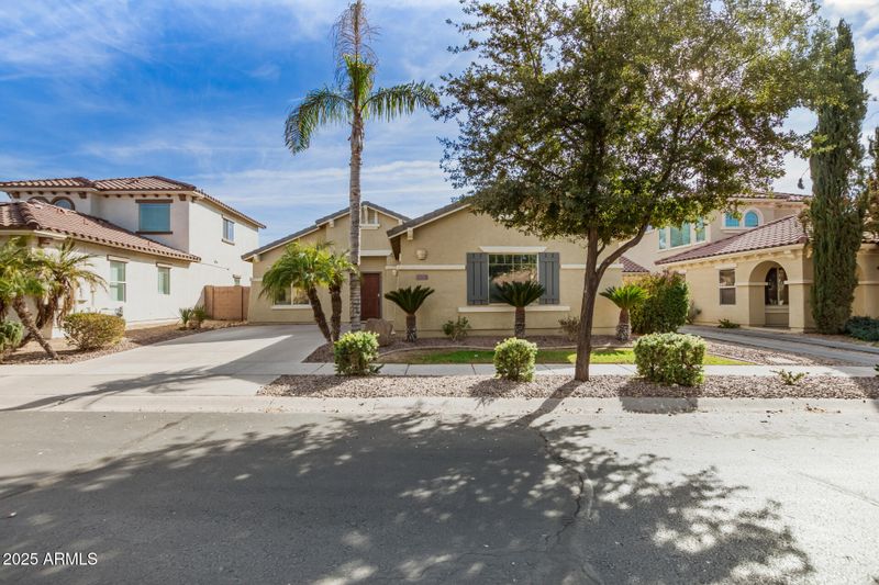 869 E Waterview Pl, Chandler, AZ 85249