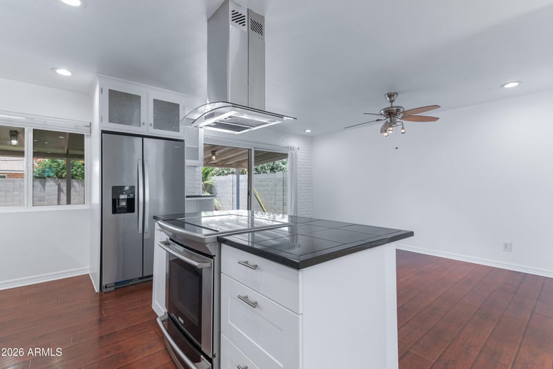 8702 Plaza Ave, Scottsdale, AZ 85250