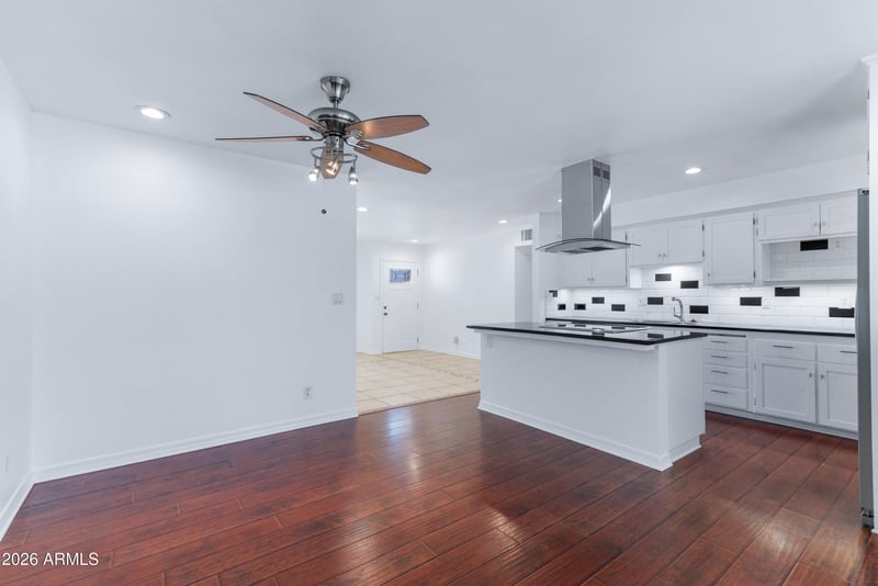 8702 Plaza Ave, Scottsdale, AZ 85250
