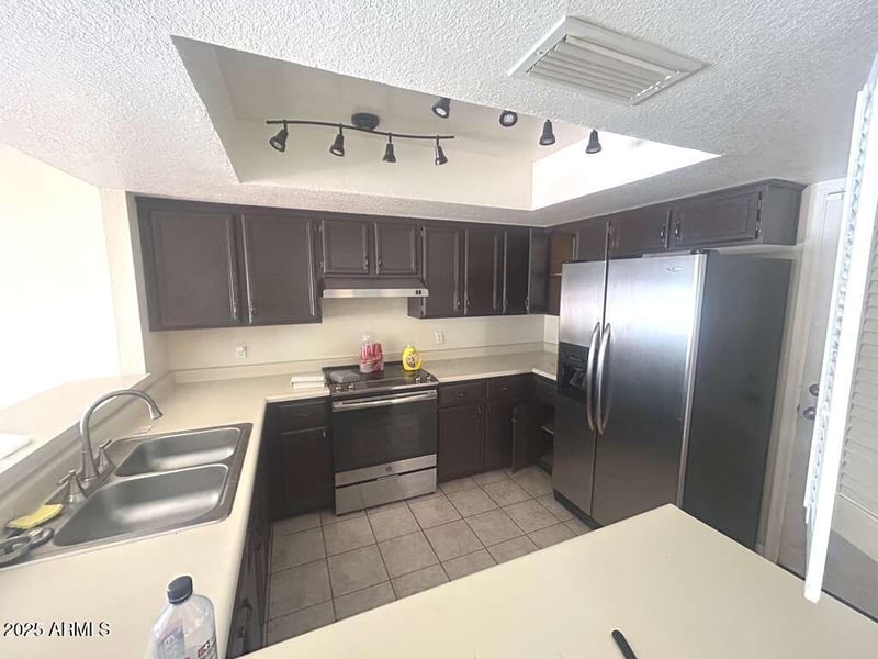 8702 Shadow Ln, Peoria, AZ 85345