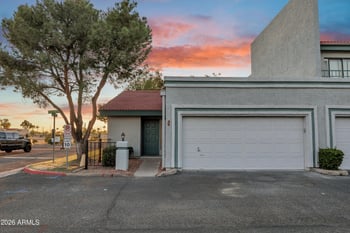 8702 Shadow Ln, Peoria, AZ 85345