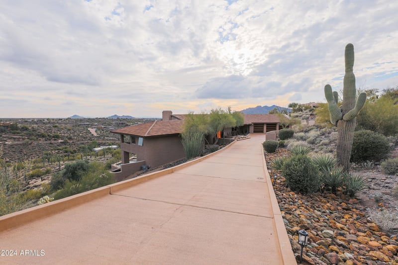 8702 Silver Saddle Dr, Carefree, AZ 85377