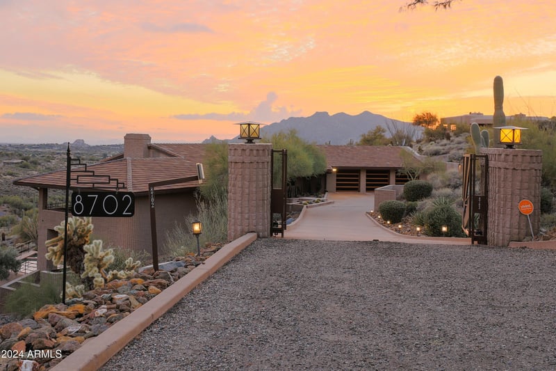 8702 Silver Saddle Dr, Carefree, AZ 85377