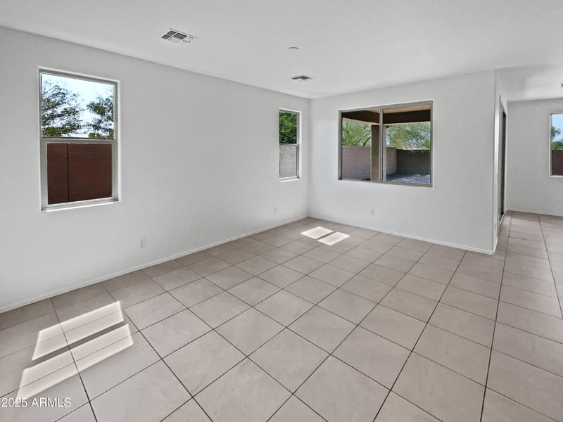 8705 Mackenzie Dr, Phoenix, AZ 85037