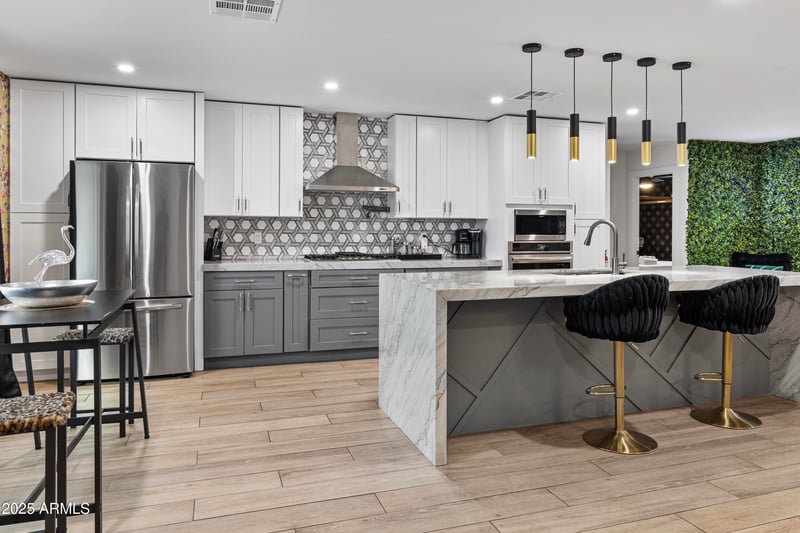 8707 Clarendon Ave, Scottsdale, AZ 85251