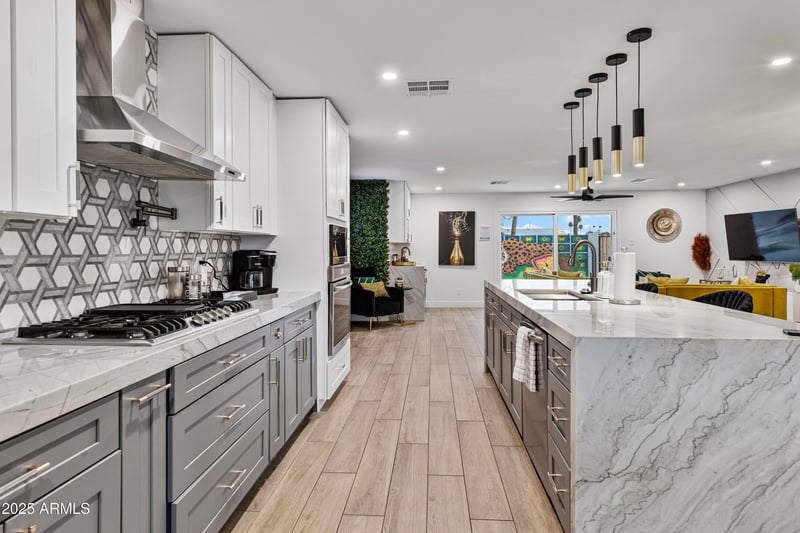 8707 Clarendon Ave, Scottsdale, AZ 85251