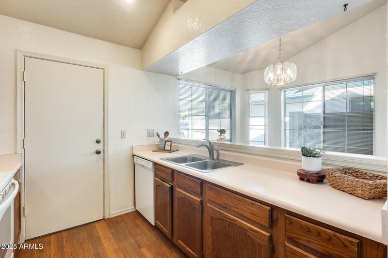 8709 Saint John Rd, Peoria, AZ 85382