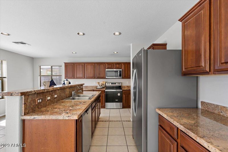 871 E Desert Rose Trl, San Tan Valley, AZ 85143