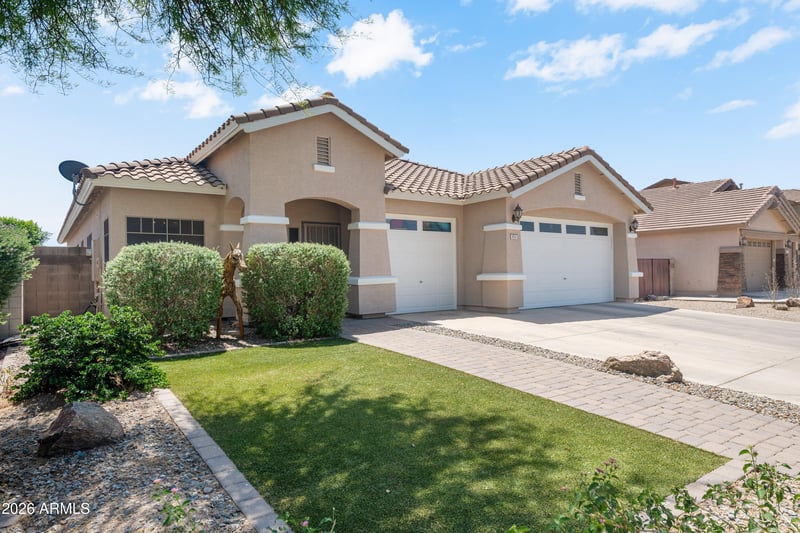 871 Harold Dr, San Tan Valley, AZ 85140