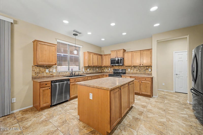 8711 N 182nd Ln, Waddell, AZ 85355