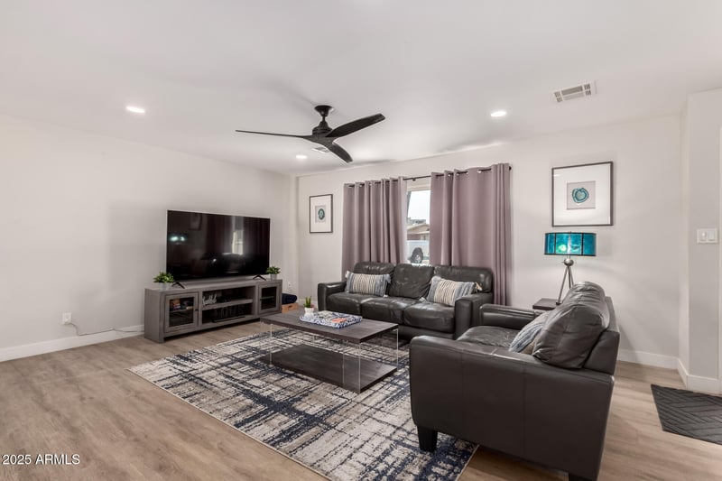 8714 Plaza Ave, Scottsdale, AZ 85250
