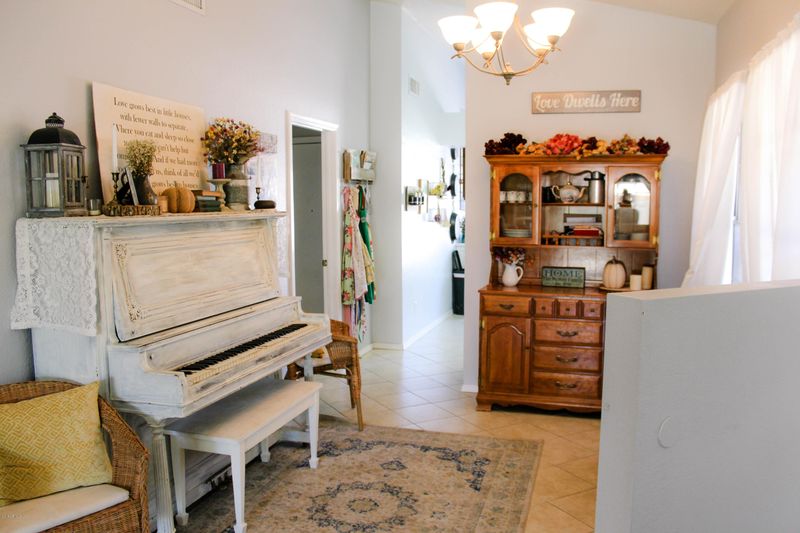 8721 W Greenbrian Dr, Peoria, AZ 85382