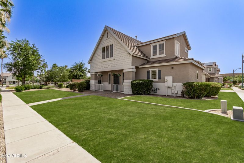 8727 E Knowles Ave, Mesa, AZ 85209