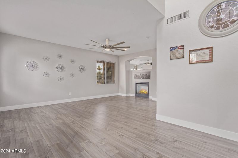 8727 E Knowles Ave, Mesa, AZ 85209