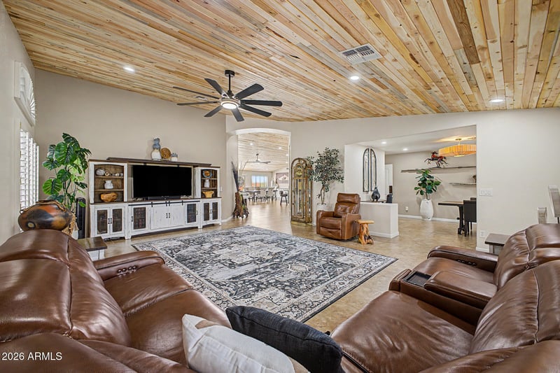 8729 W Tonopah Dr, Peoria, AZ 85382