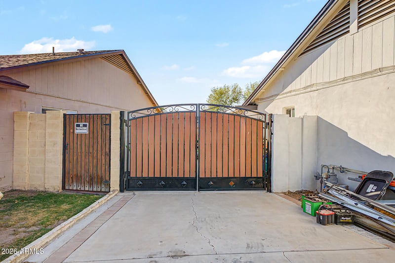 8740 Keim Dr, Glendale, AZ 85305
